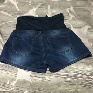 Maternity shorts